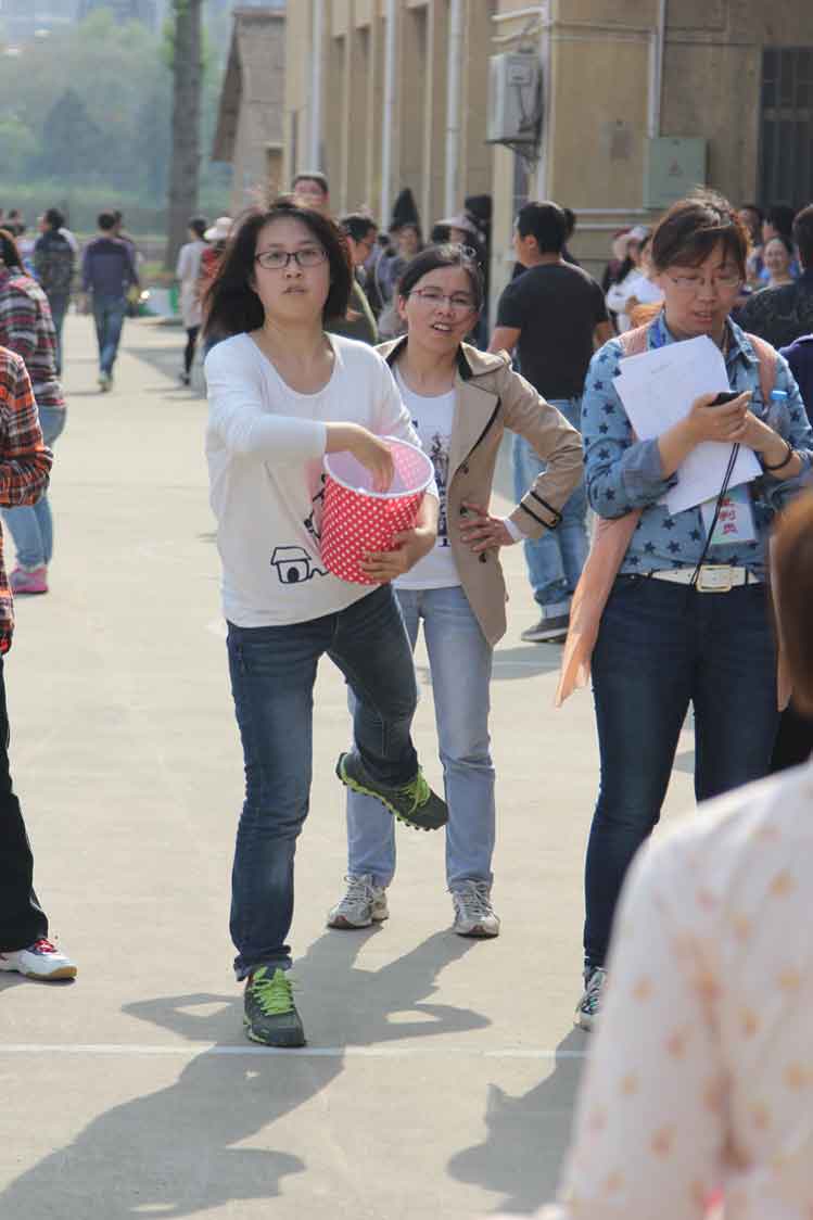 爱游戏真人·(中国)游戏登录入口员工积极参加院趣味运动会
